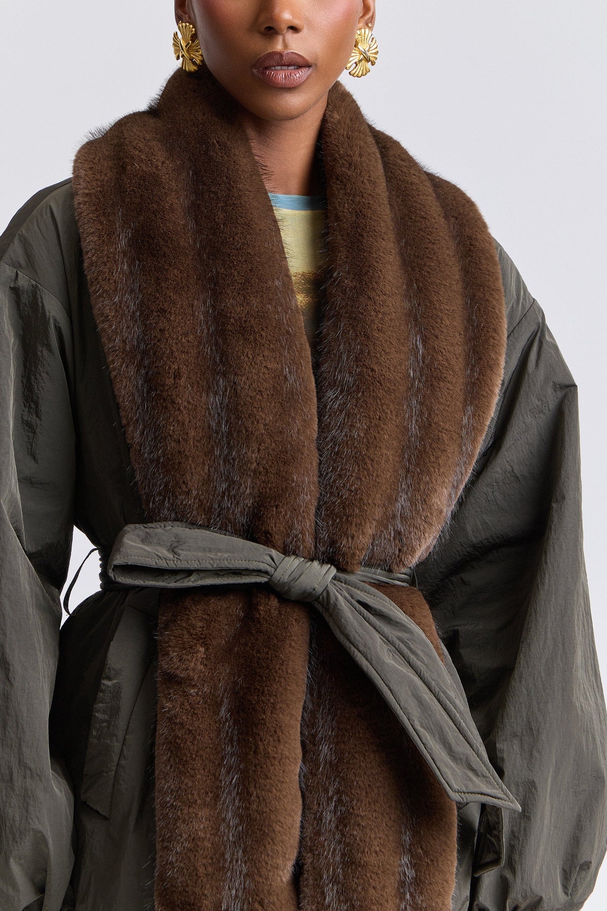 PARKA DE NYLON CON PIEL SINTÉTICA