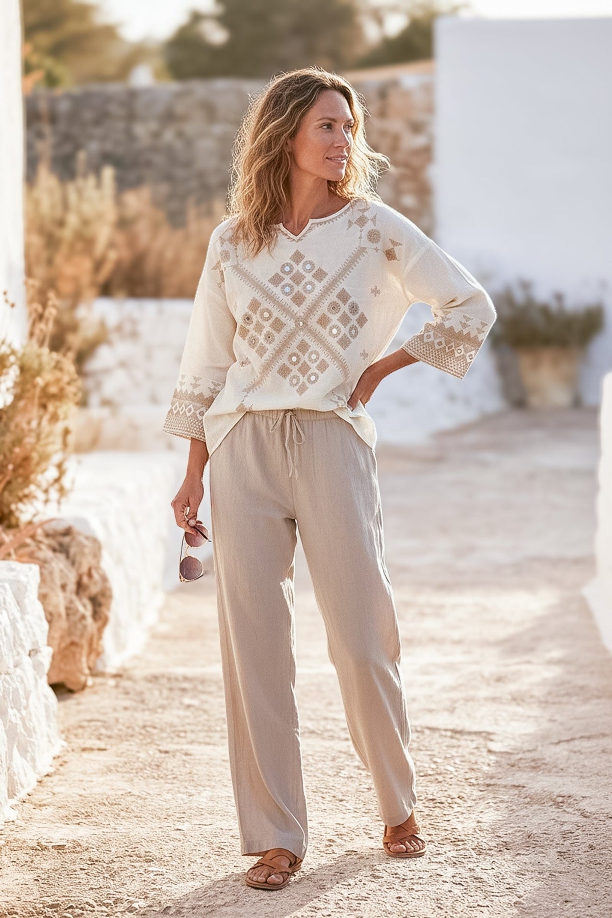 AGAR PANTALON BORDADO EN TAUPE